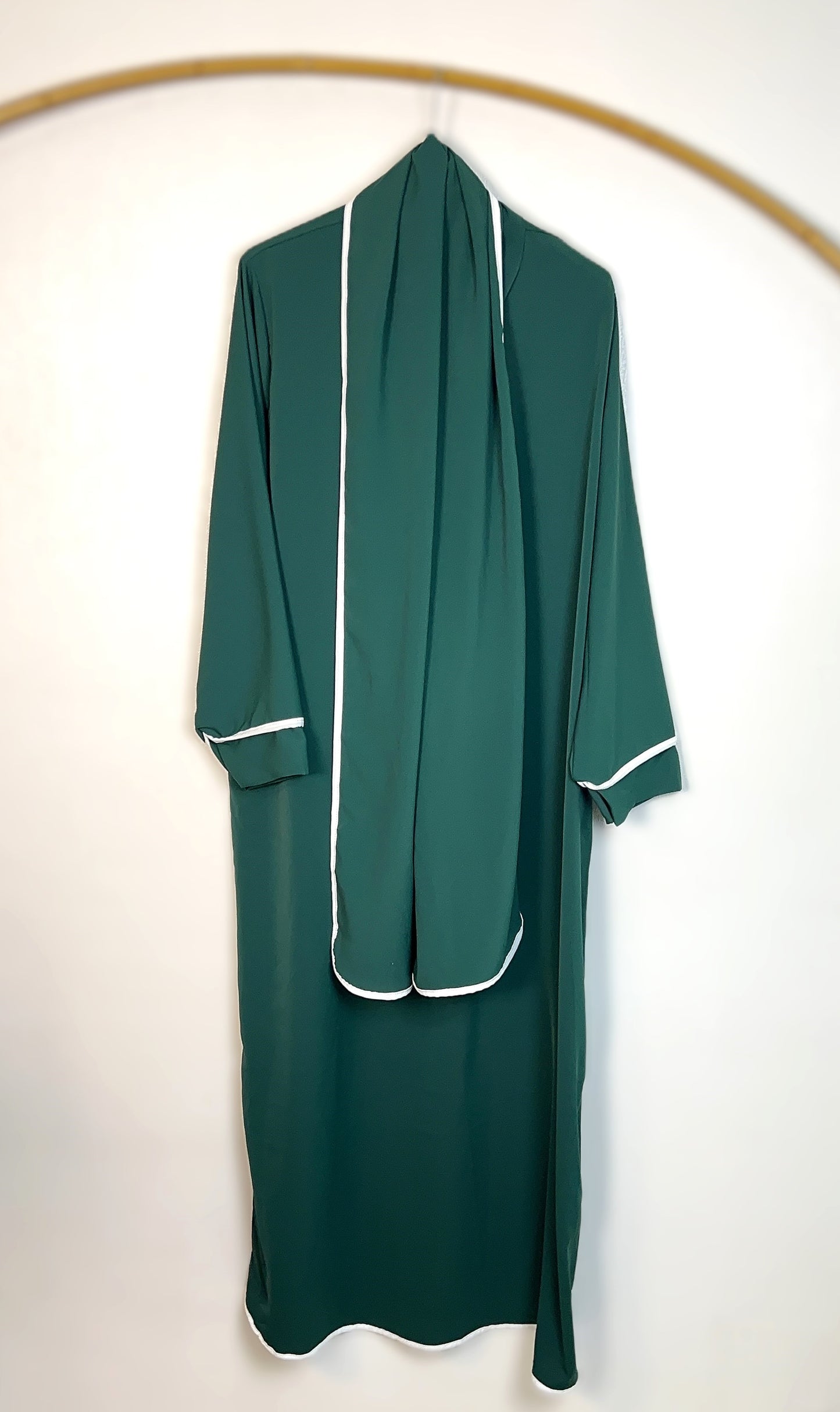 ABAYA MIT INTEGRIERTEM HIJAB MEDINA-SEIDEN-STIL (LANA)