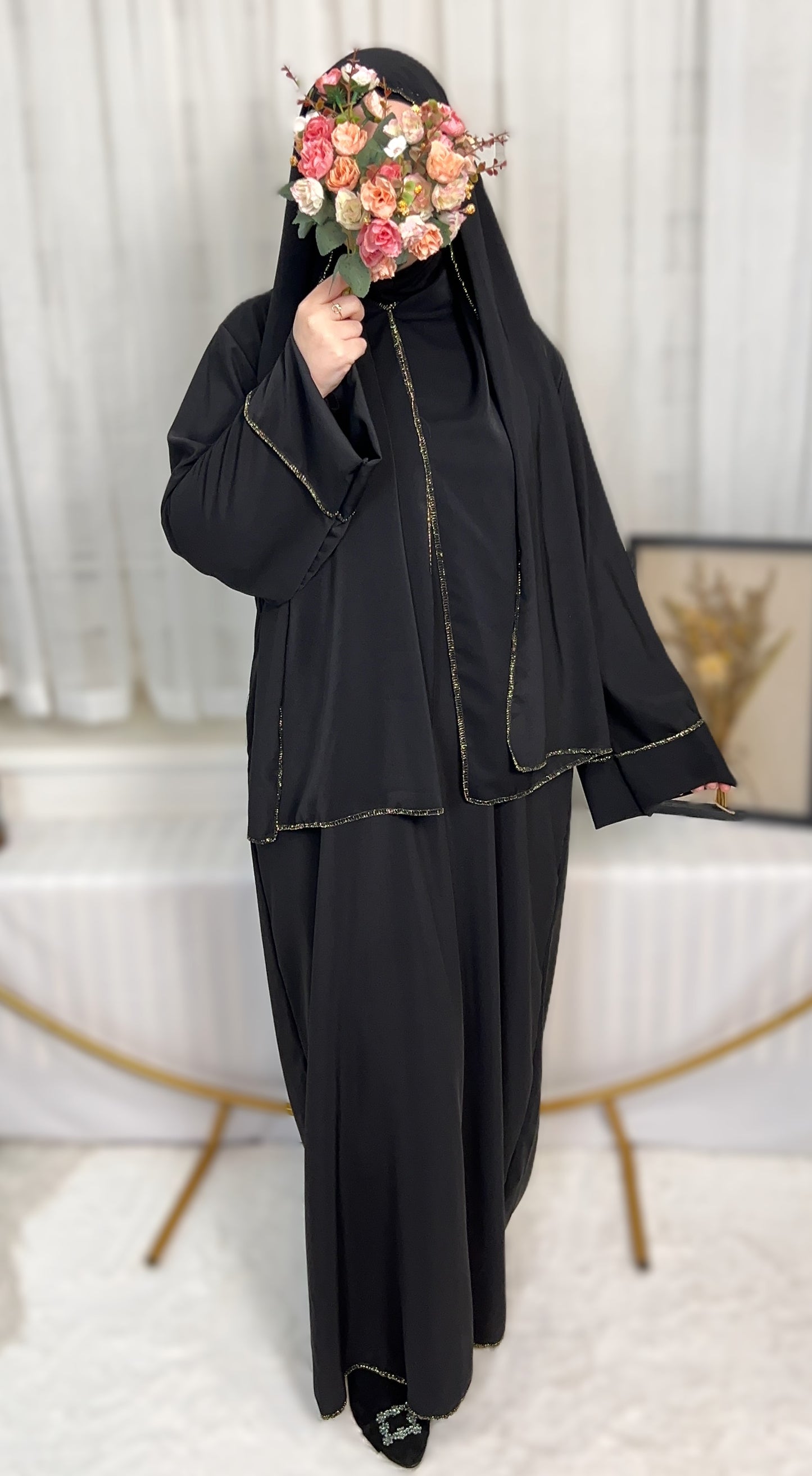 ABAYA MIT INTEGRIERTEN HIJAB MEDINA-SEIDEN-STIL (SHERIFA)