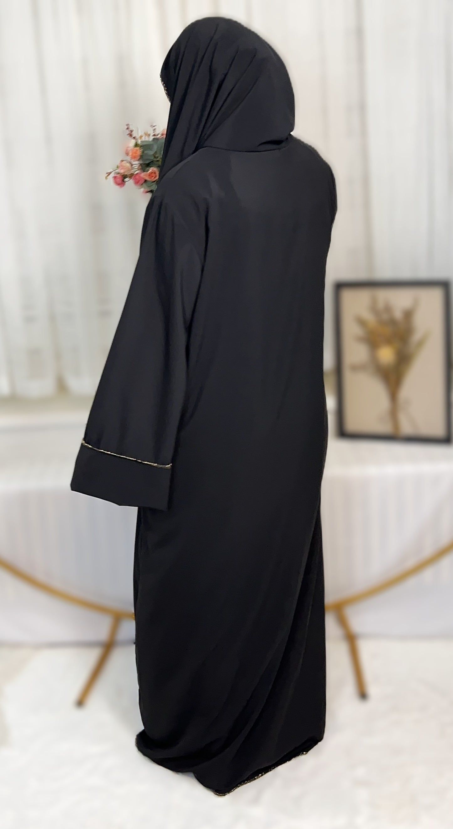 ABAYA MIT INTEGRIERTEN HIJAB MEDINA-SEIDEN-STIL (SHERIFA)