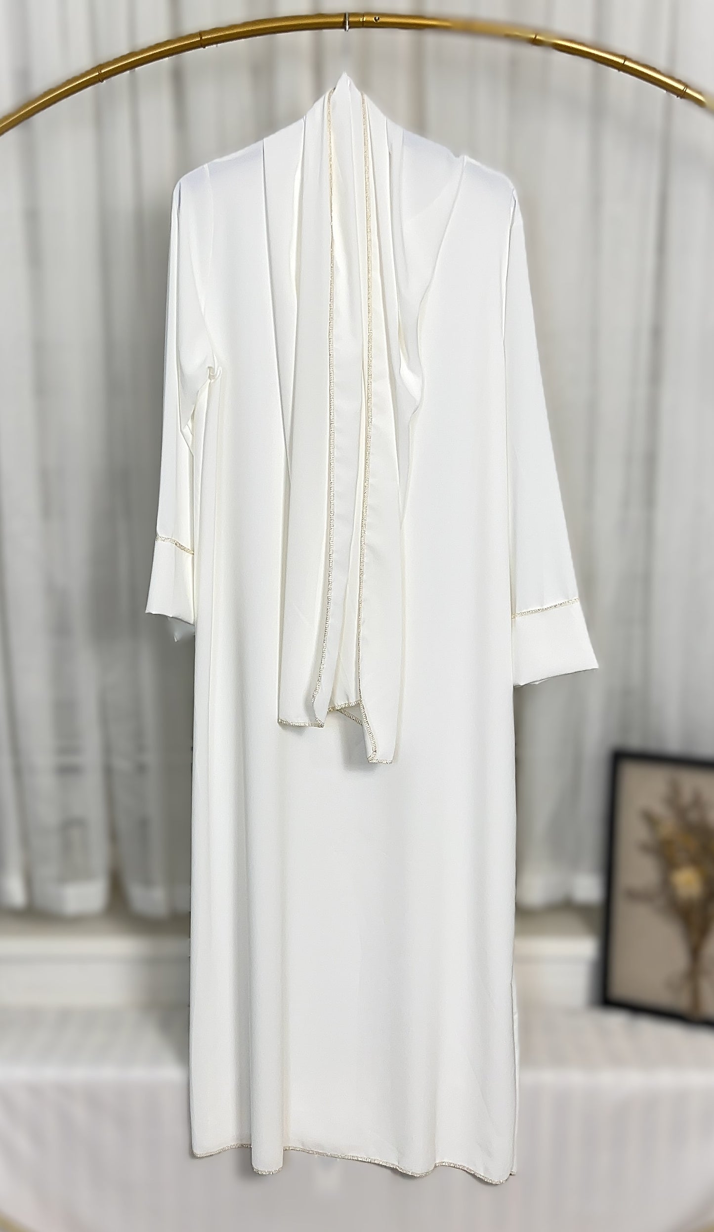 ABAYA MIT INTEGRIERTEN HIJAB MEDINA-SEIDEN-STIL (SHERIFA)