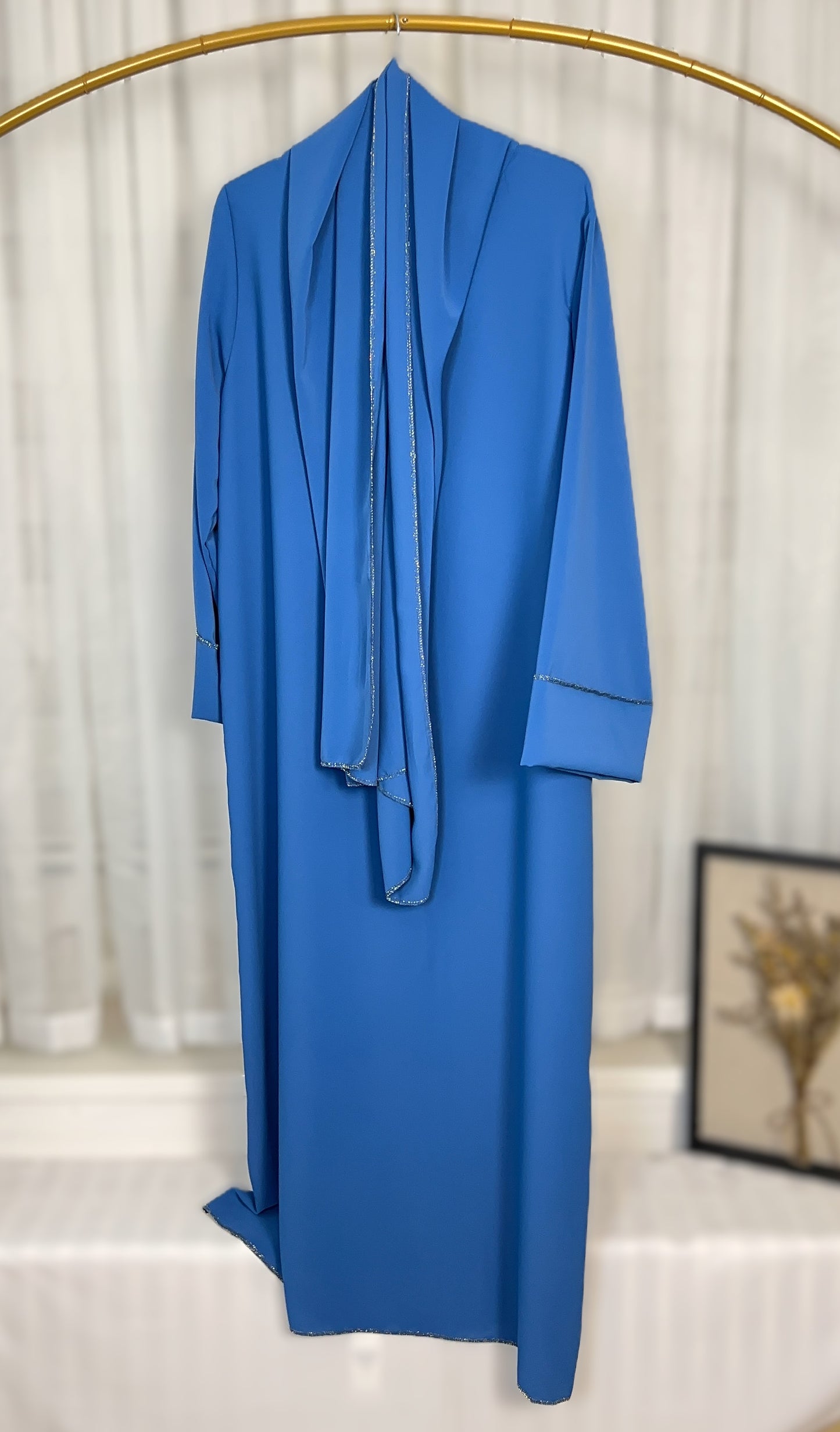 ABAYA MIT INTEGRIERTEN HIJAB MEDINA-SEIDEN-STIL (SHERIFA)