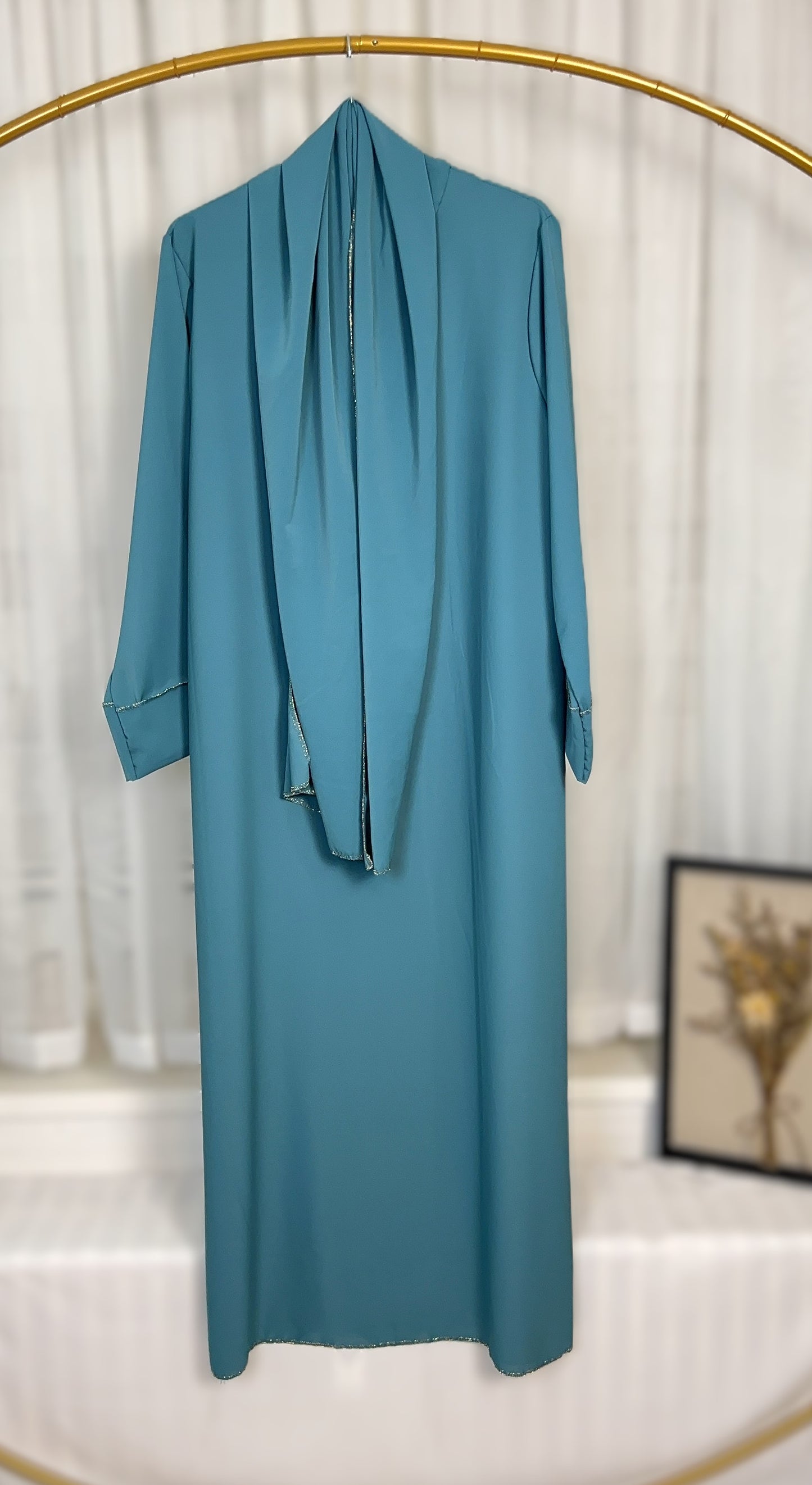 ABAYA MIT INTEGRIERTEN HIJAB MEDINA-SEIDEN-STIL (SHERIFA)