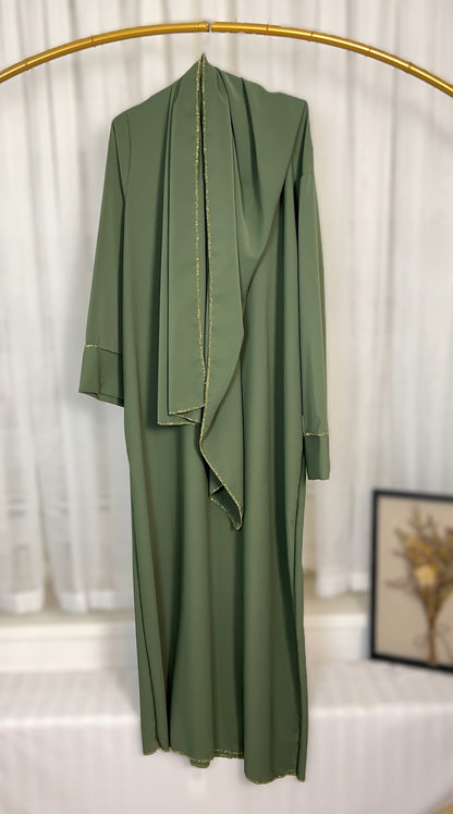 ABAYA MIT INTEGRIERTEN HIJAB MEDINA-SEIDEN-STIL (SHERIFA)