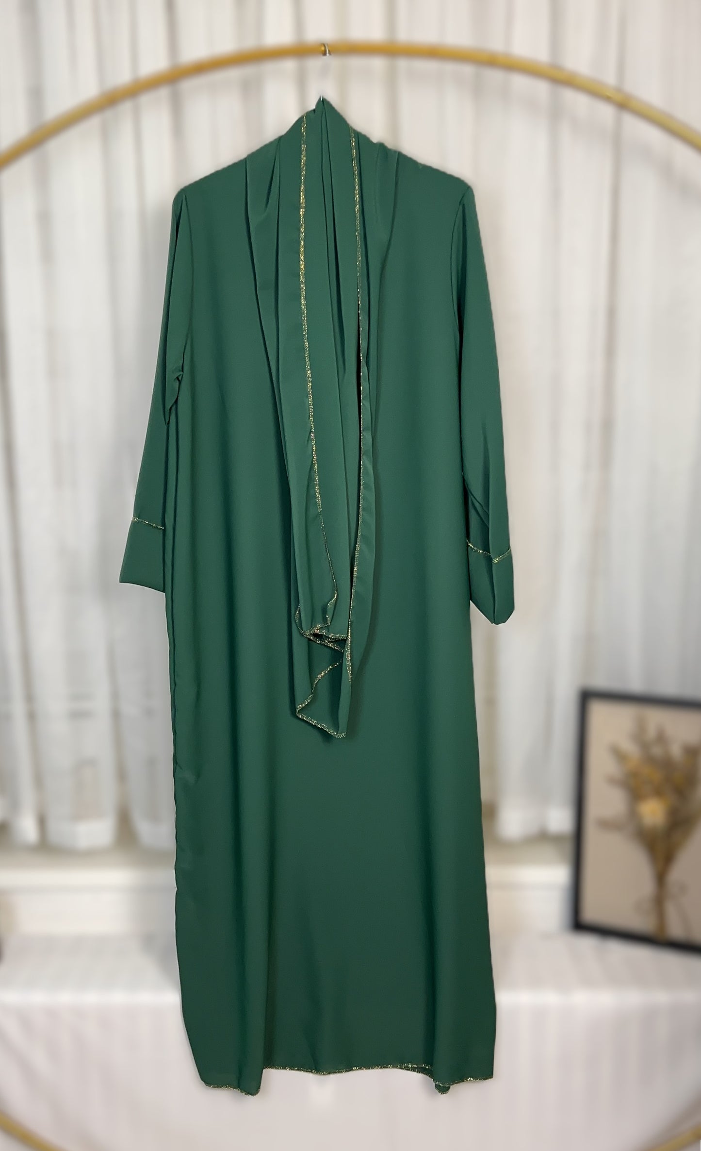 ABAYA MIT INTEGRIERTEN HIJAB MEDINA-SEIDEN-STIL (SHERIFA)