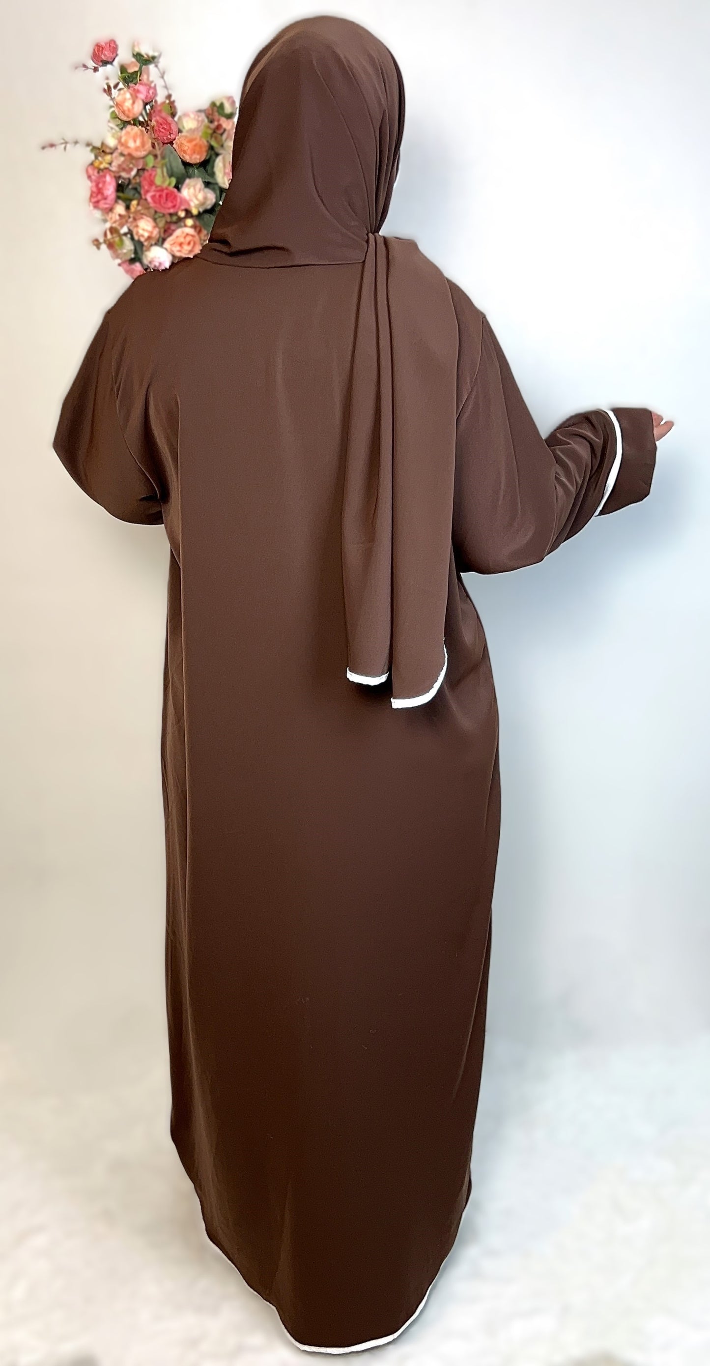 ABAYA MIT INTEGRIERTEM HIJAB MEDINA-SEIDEN-STIL (LANA)