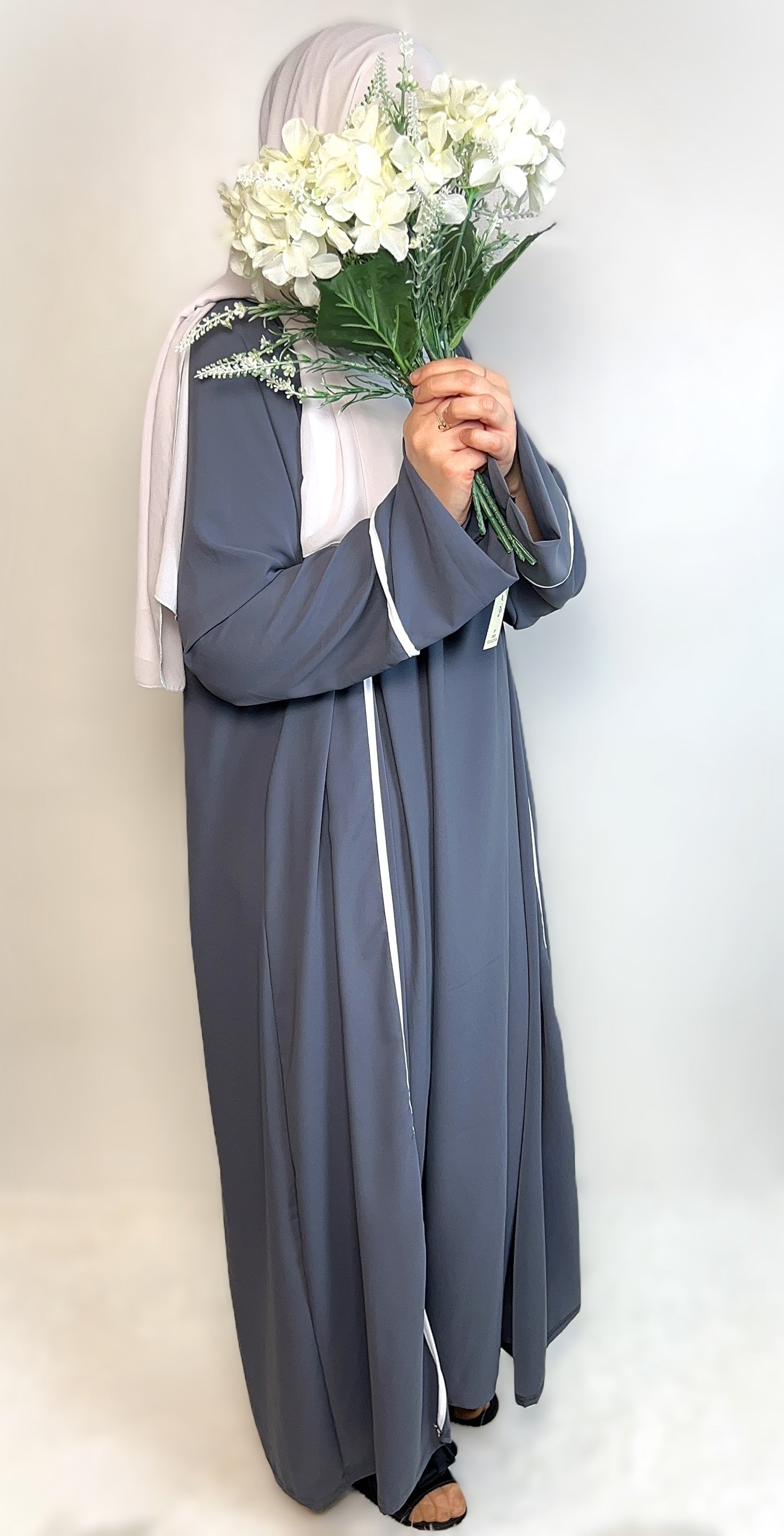 ZWEITEILIGE ABAYA MEDINA-SEIDEN-STIL (SAHRA)