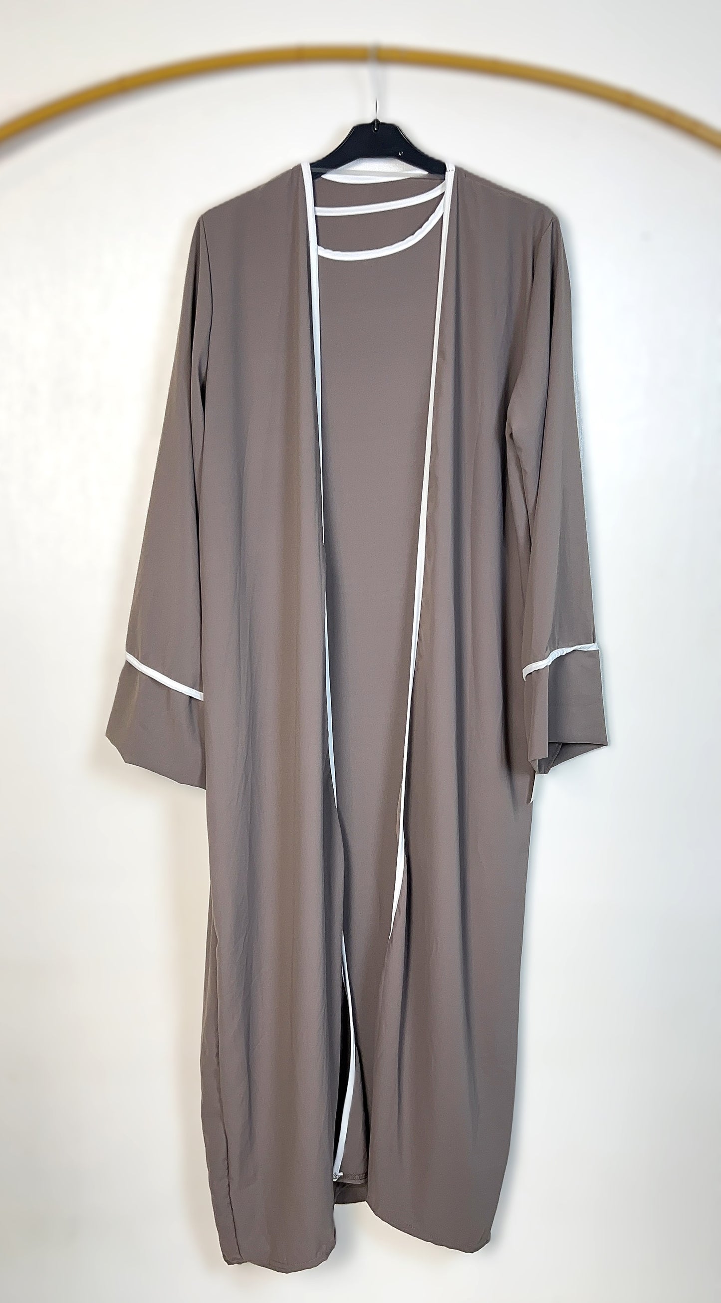 ZWEITEILIGE ABAYA MEDINA-SEIDEN-STIL (SAHRA)