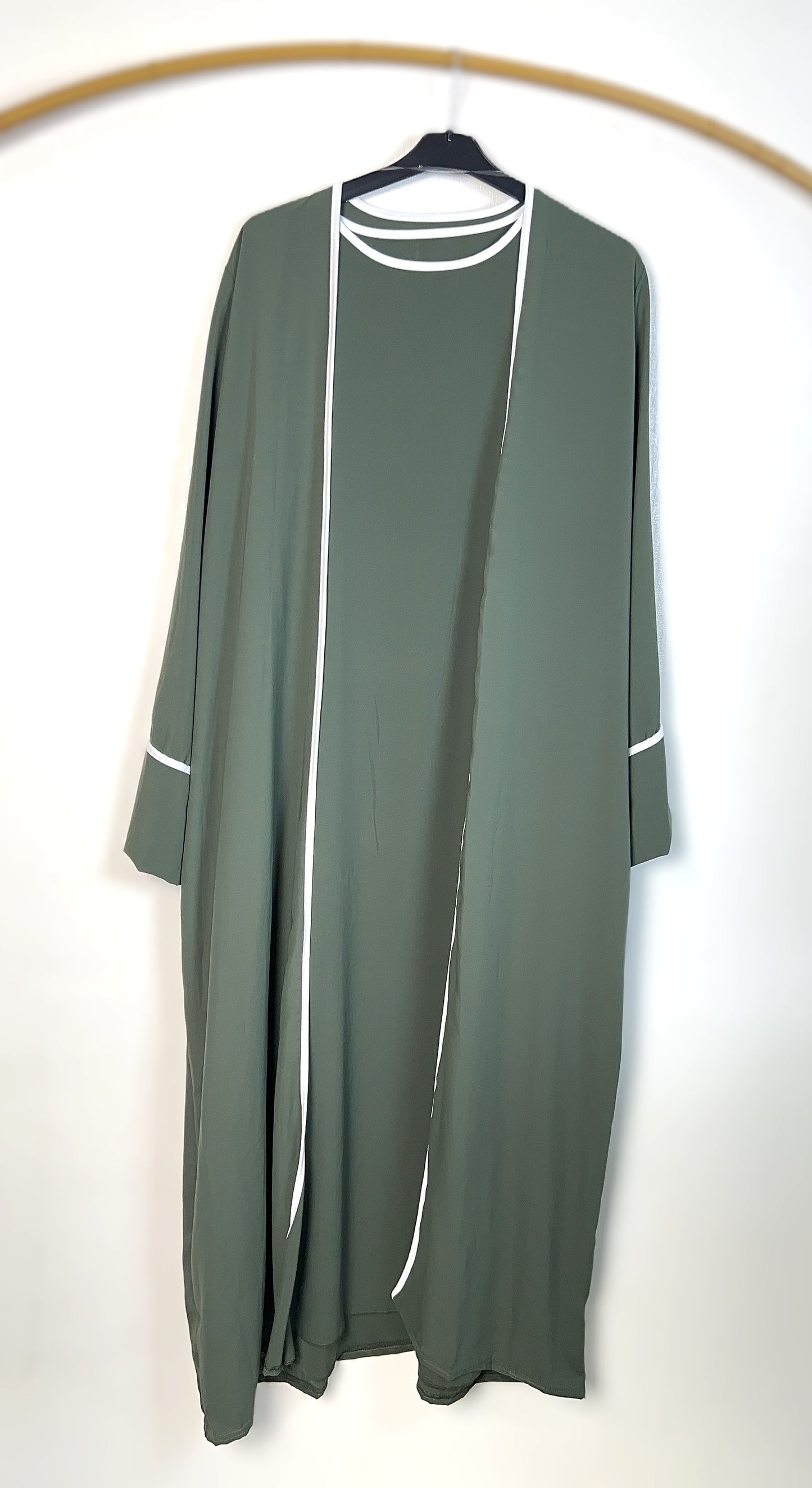 ZWEITEILIGE ABAYA MEDINA-SEIDEN-STIL (SAHRA)