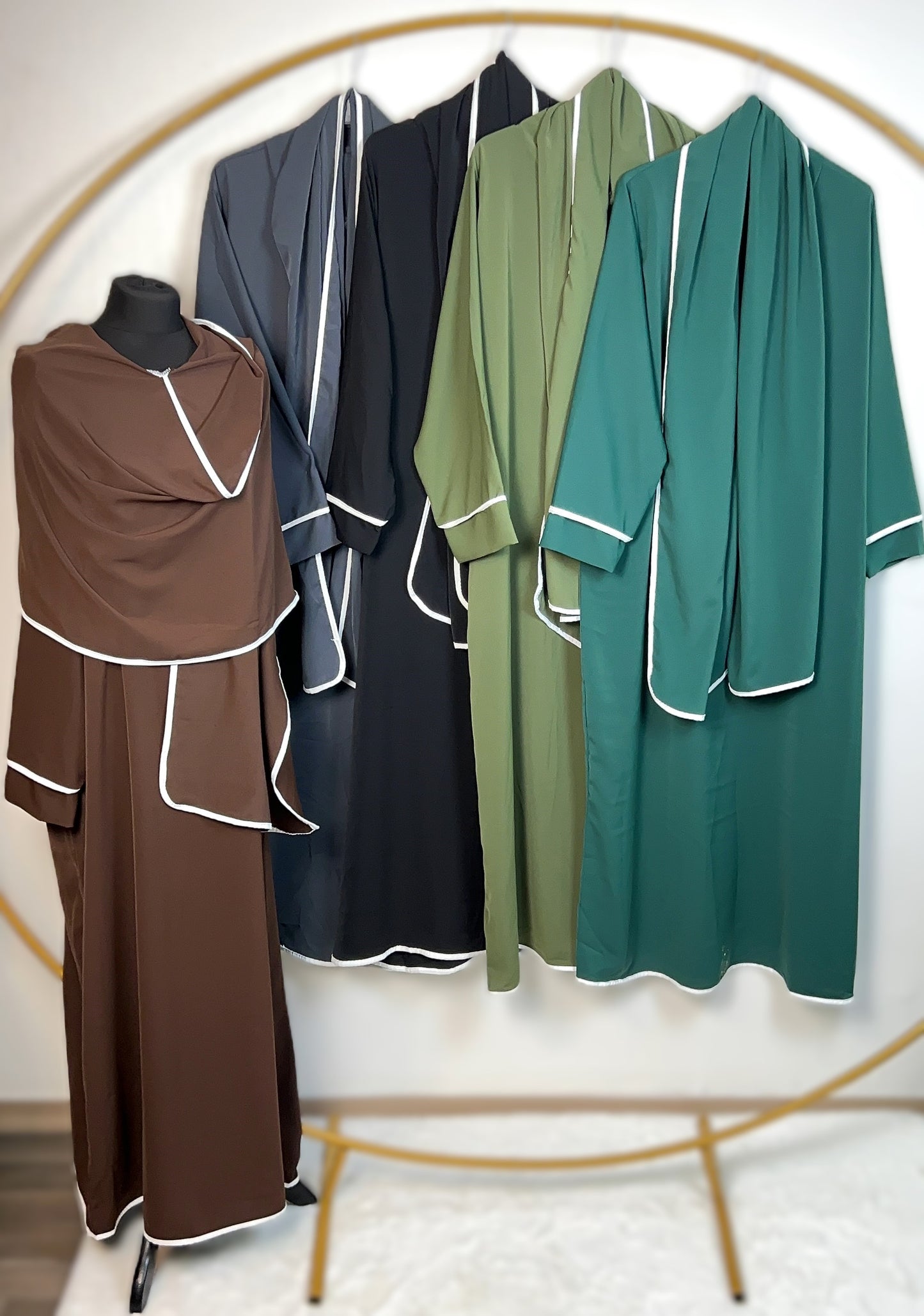 ABAYA MIT INTEGRIERTEM HIJAB MEDINA-SEIDEN-STIL (LANA)