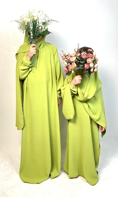 KINDER ABAYA MIT INTEGRIERTEM SCHAL (verfügbar in verschiedenen Farben)