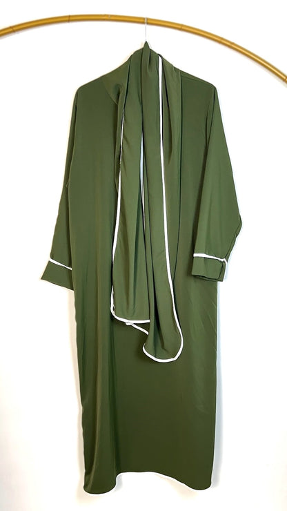 ABAYA MIT INTEGRIERTEM HIJAB MEDINA-SEIDEN-STIL (LANA)