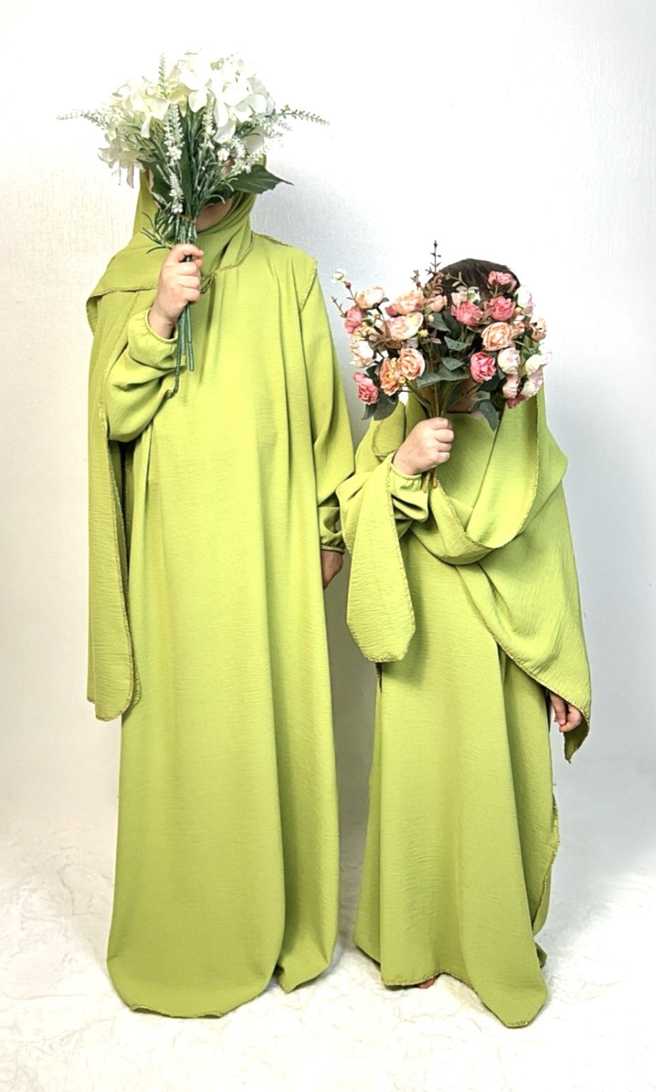 KINDER ABAYA MIT INTEGRIERTEM SCHAL (verfügbar in verschiedenen Farben)